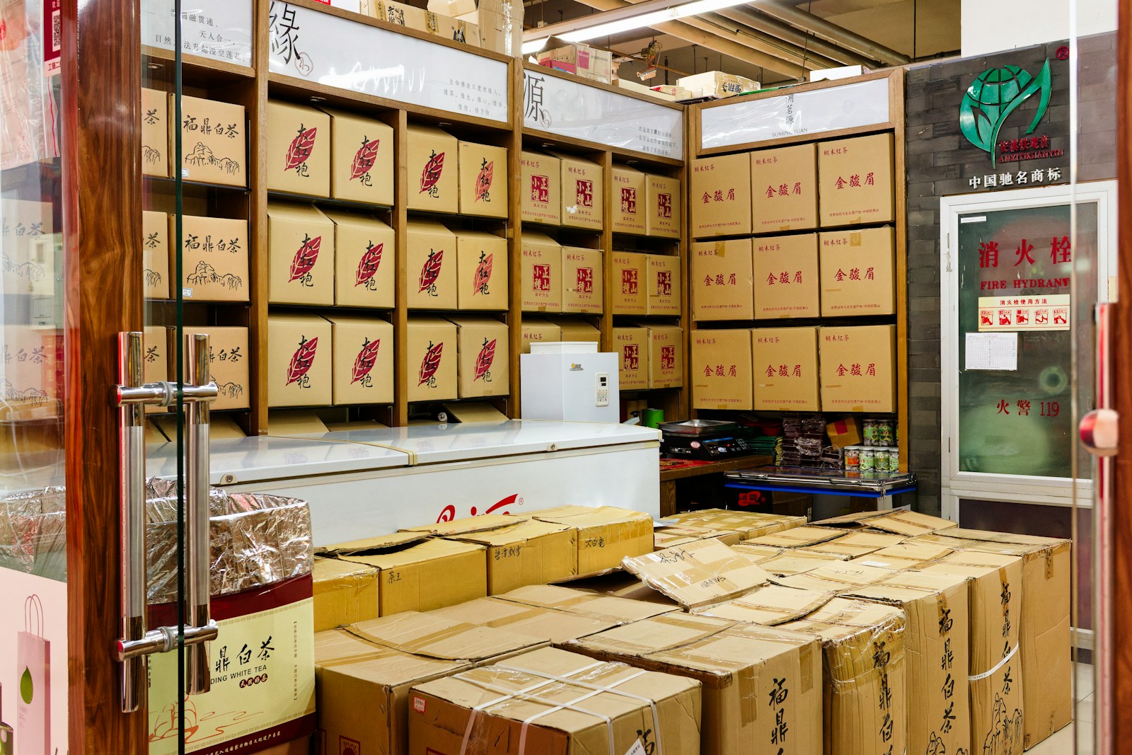 A room filled with lots of boxes and boxes