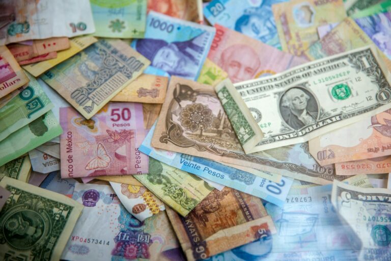 Dlaczego niektóre waluty osiągają rekordowe wyceny na globalnym rynku finansowym