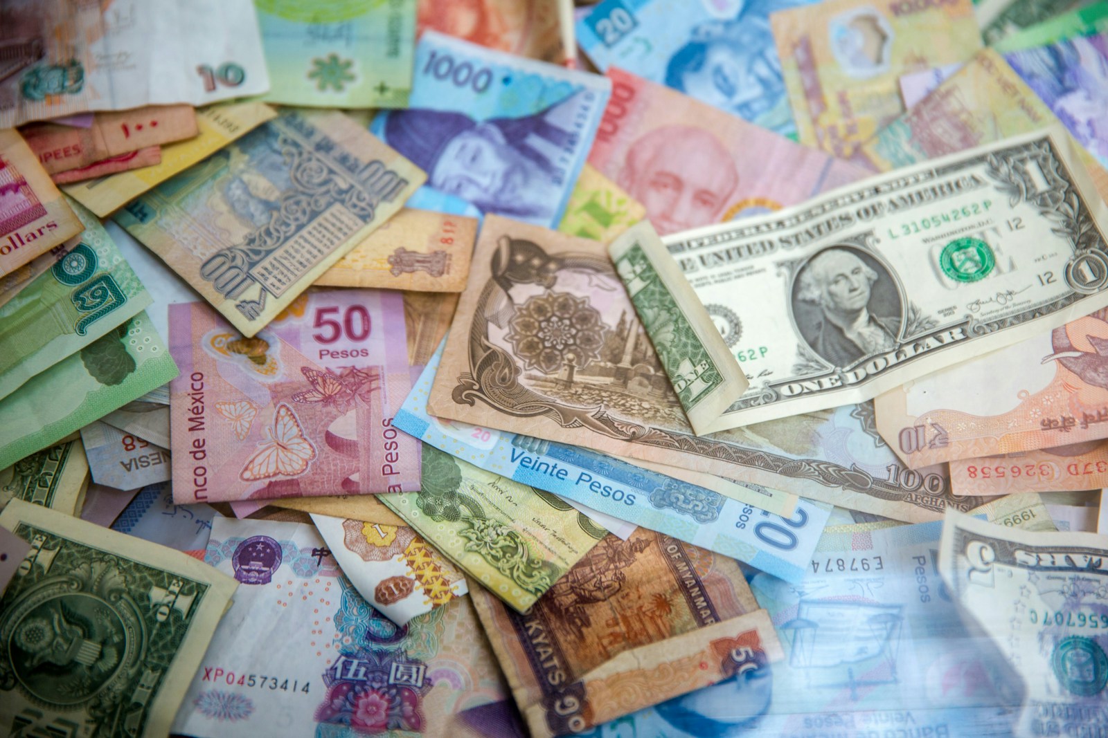 Dlaczego niektóre waluty osiągają rekordowe wyceny na globalnym rynku finansowym