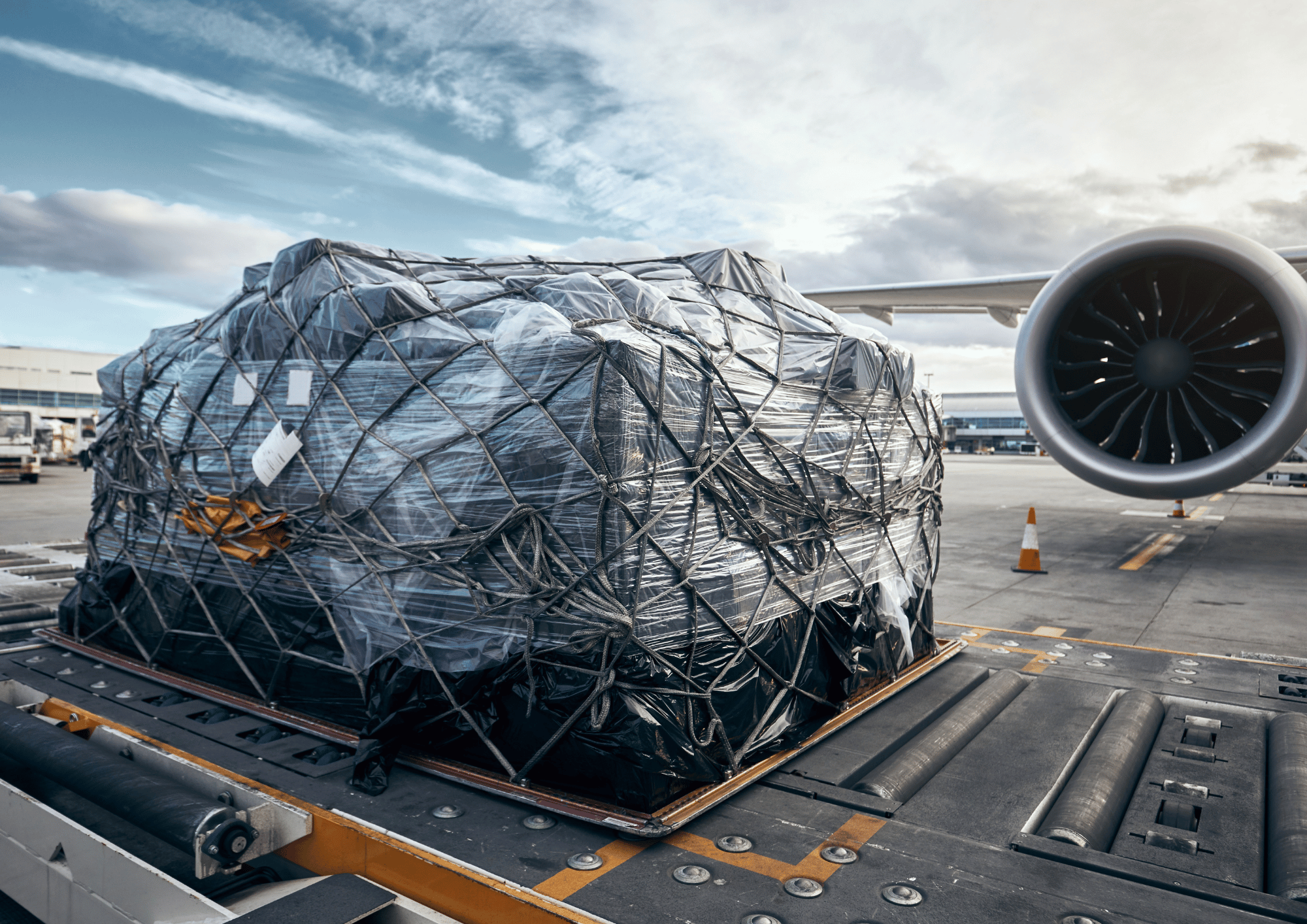 Jak przygotować przesyłkę cargo do transportu lotniczego?